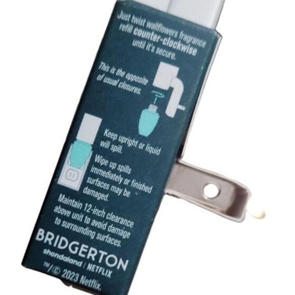 Bath & Body Works x Bridgerton Gift Set Candle Plug Bee PocketBac Holders NWT - Picture 9 of 16